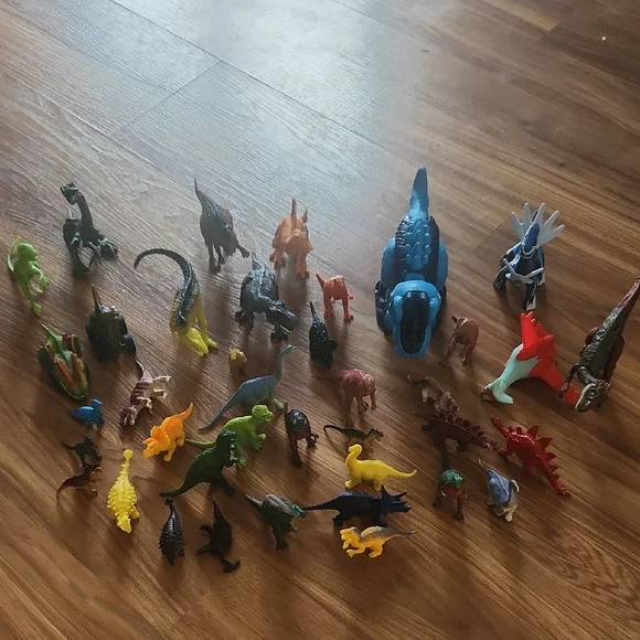 Dinosaur Toy Set for Kids 39 Total - Picture 1 of 6